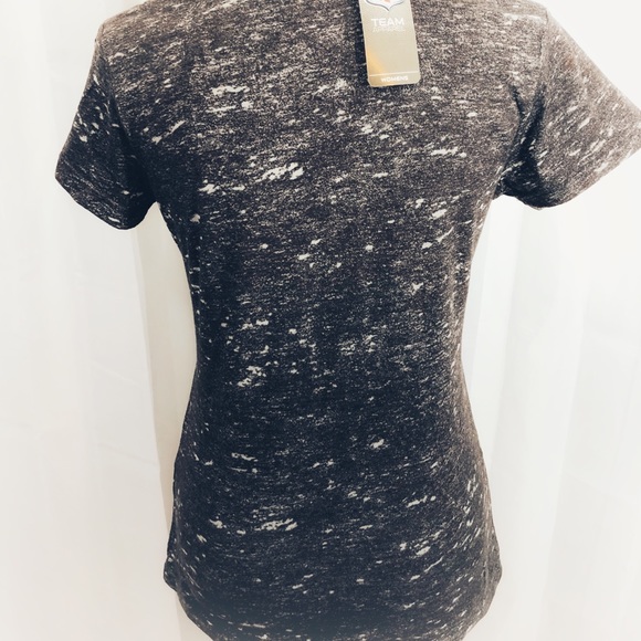 🆕 Cleveland Browns v-neck tee - Picture 5 of 8